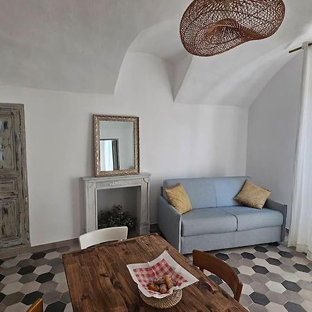 Car.Lo. Casa Vacanze Dolceacqua Eksteriør billede