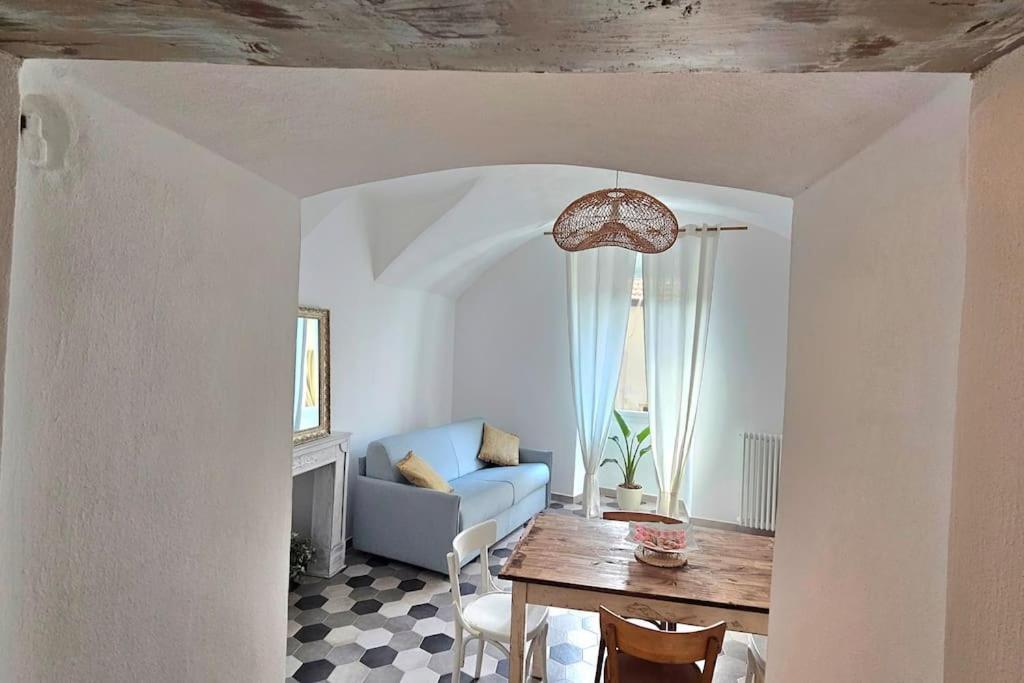 Car.Lo. Casa Vacanze Dolceacqua Eksteriør billede