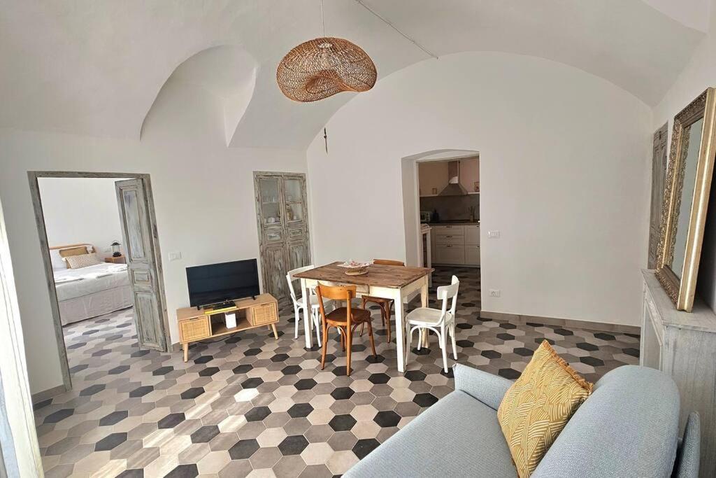 Car.Lo. Casa Vacanze Dolceacqua Eksteriør billede